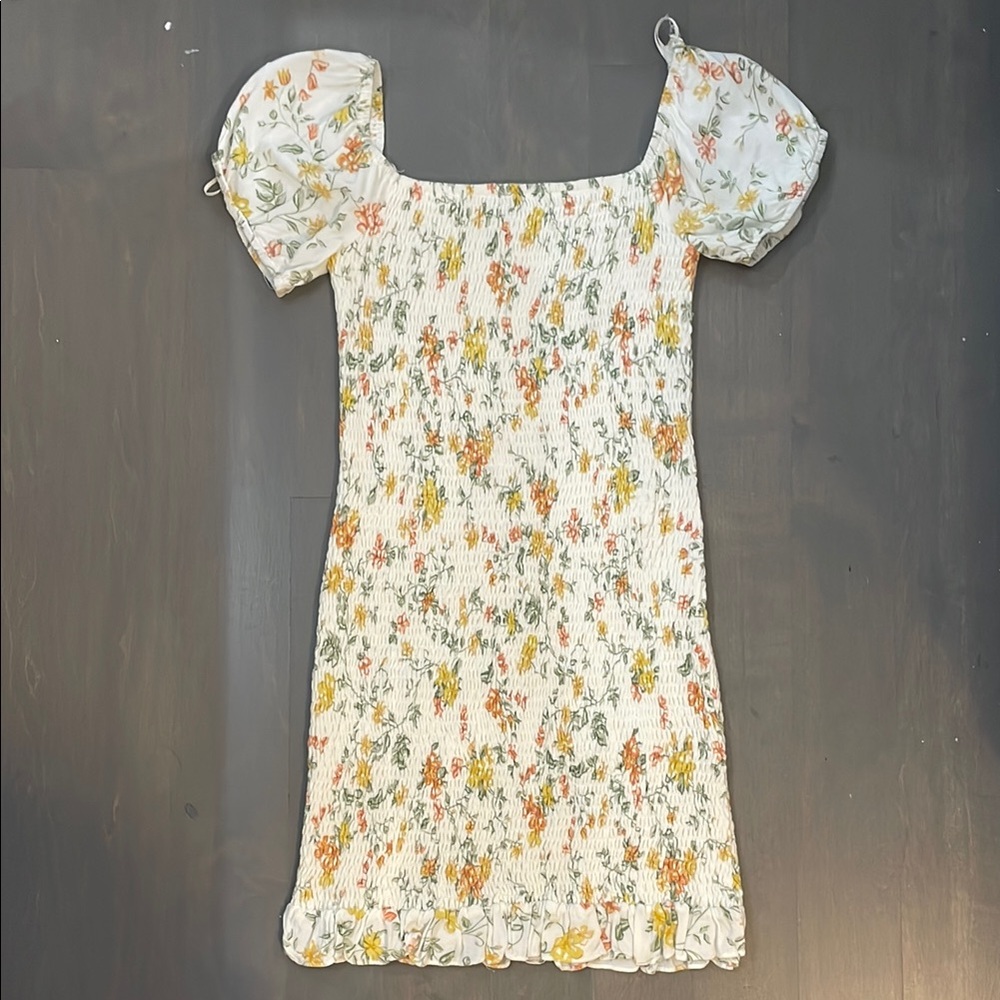 Lost + Wander Cream Floral Smocked Dress Perfect condition size XS